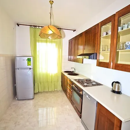 Lela Apartment *
