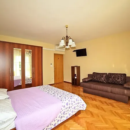 Lela Apartment