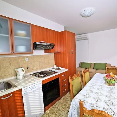 Apartment Lela *