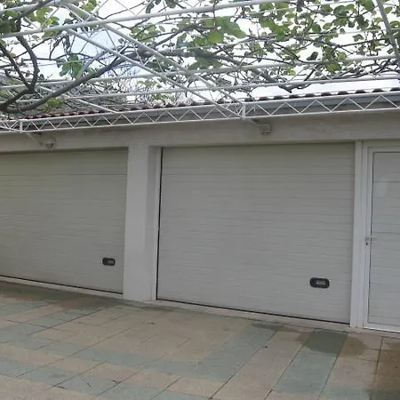 Lela Apartment Podstrana